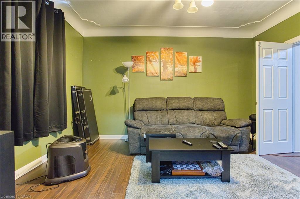 134 Rosslyn Avenue N, Hamilton, ON - Indoor Photo Showing Other Room