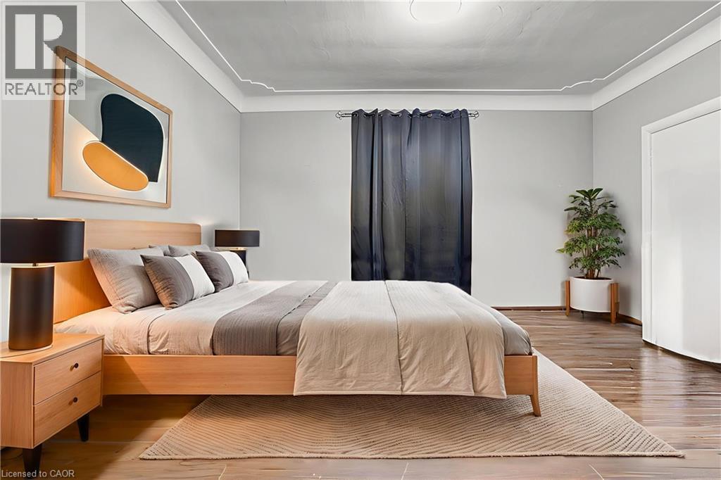 134 Rosslyn Avenue N, Hamilton, ON - Indoor Photo Showing Bedroom