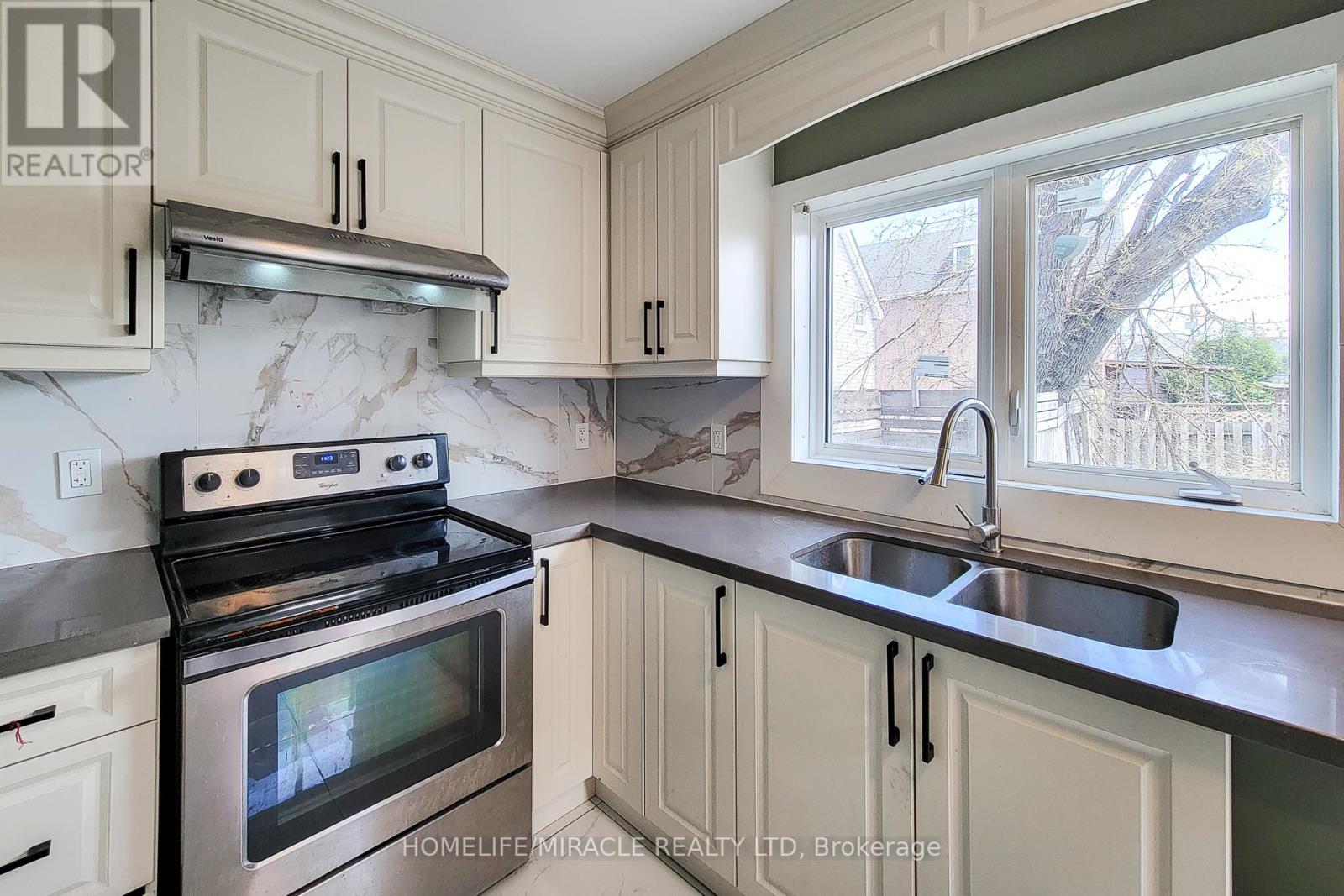 334 Gage Avenue, Hamilton, ON - Indoor Photo Showing Kitchen With Double Sink