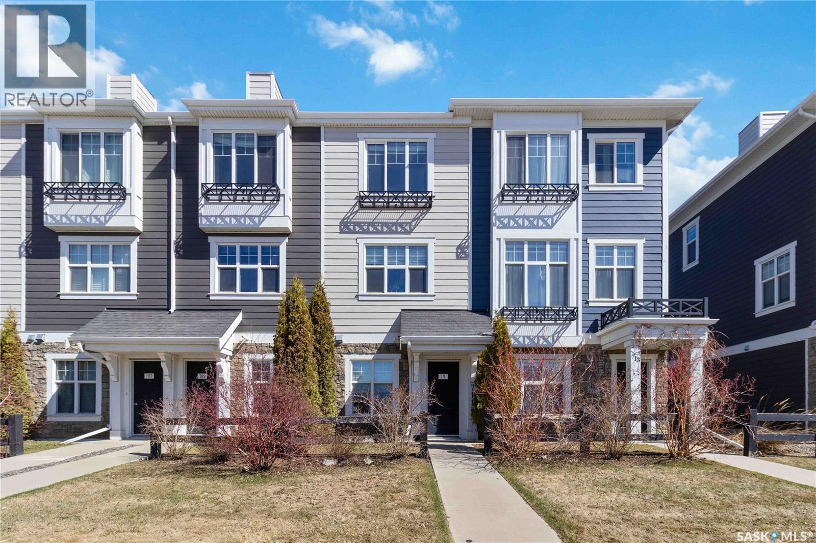 711 Meadows Boulevard, Saskatoon, SK - Outdoor With Facade