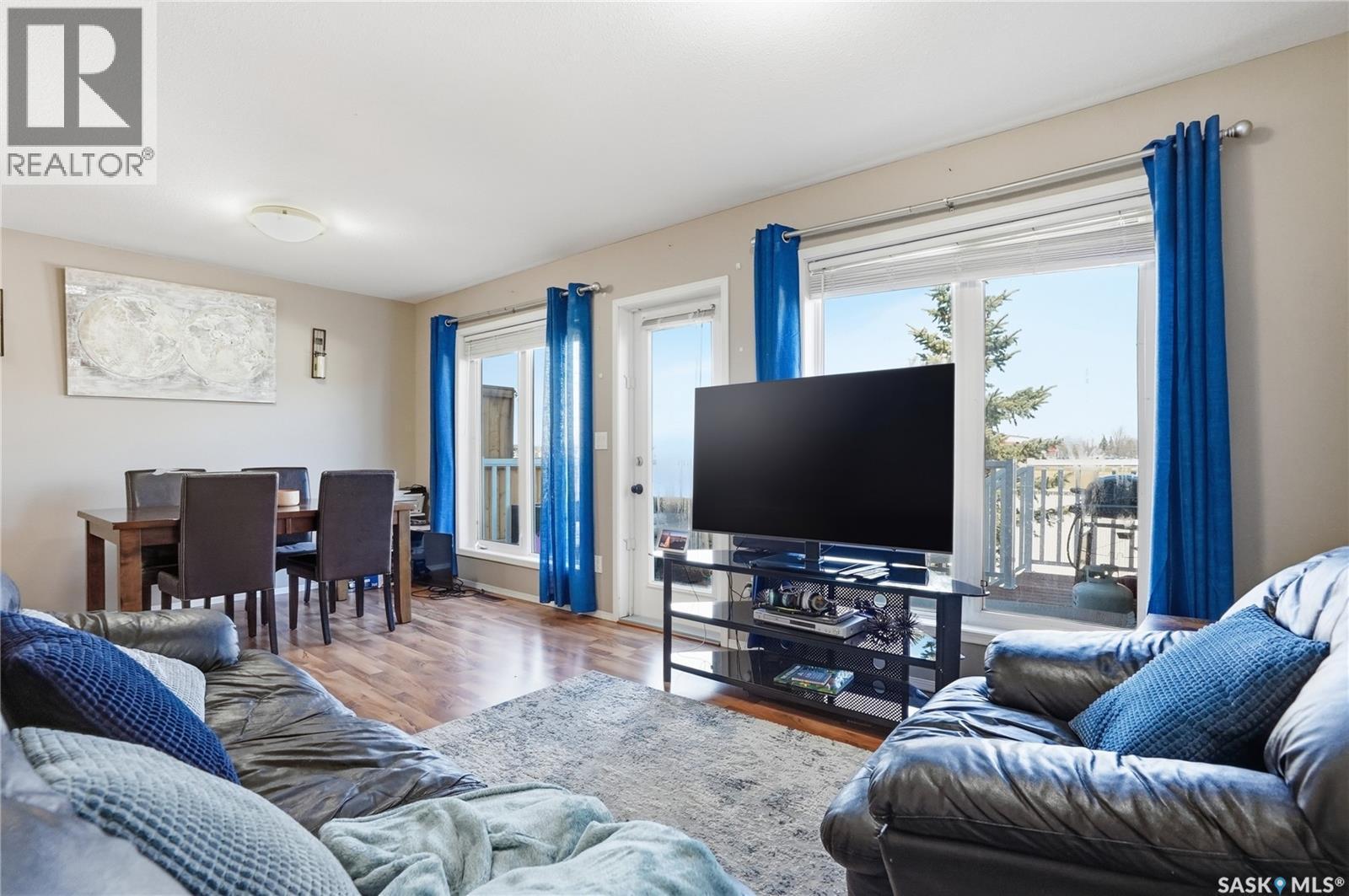 20 515 Centennial Drive, Warman, SK - Indoor Photo Showing Living Room