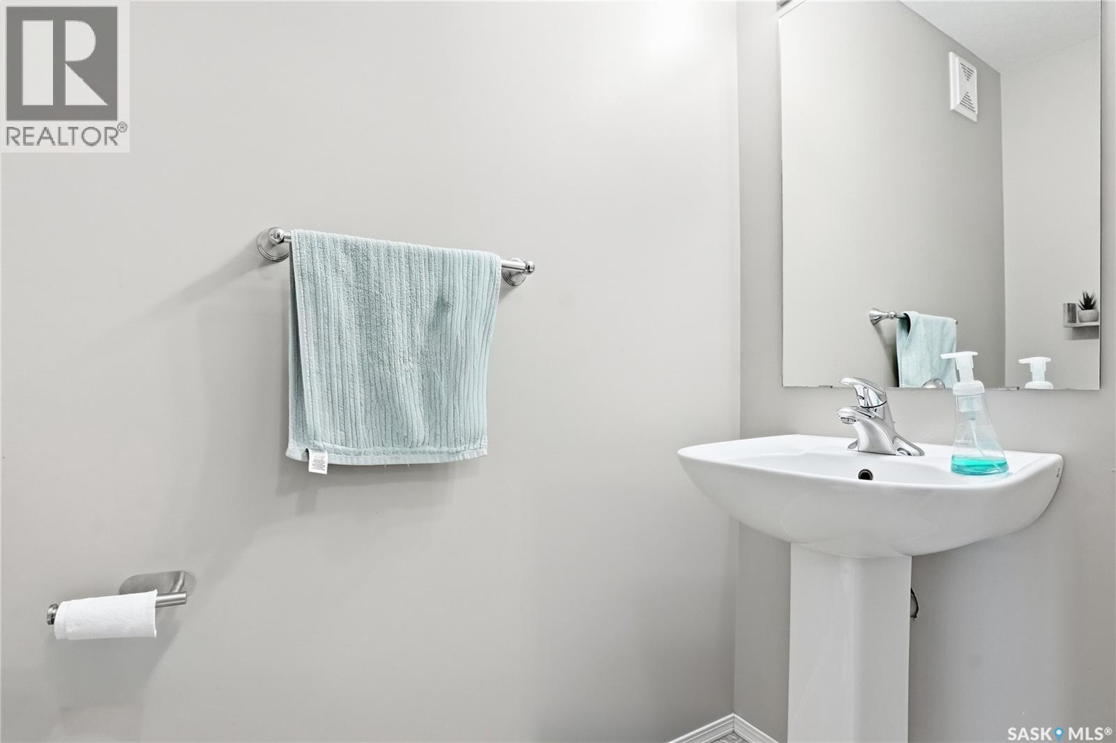 20 515 Centennial Drive, Warman, SK - Indoor Photo Showing Bathroom