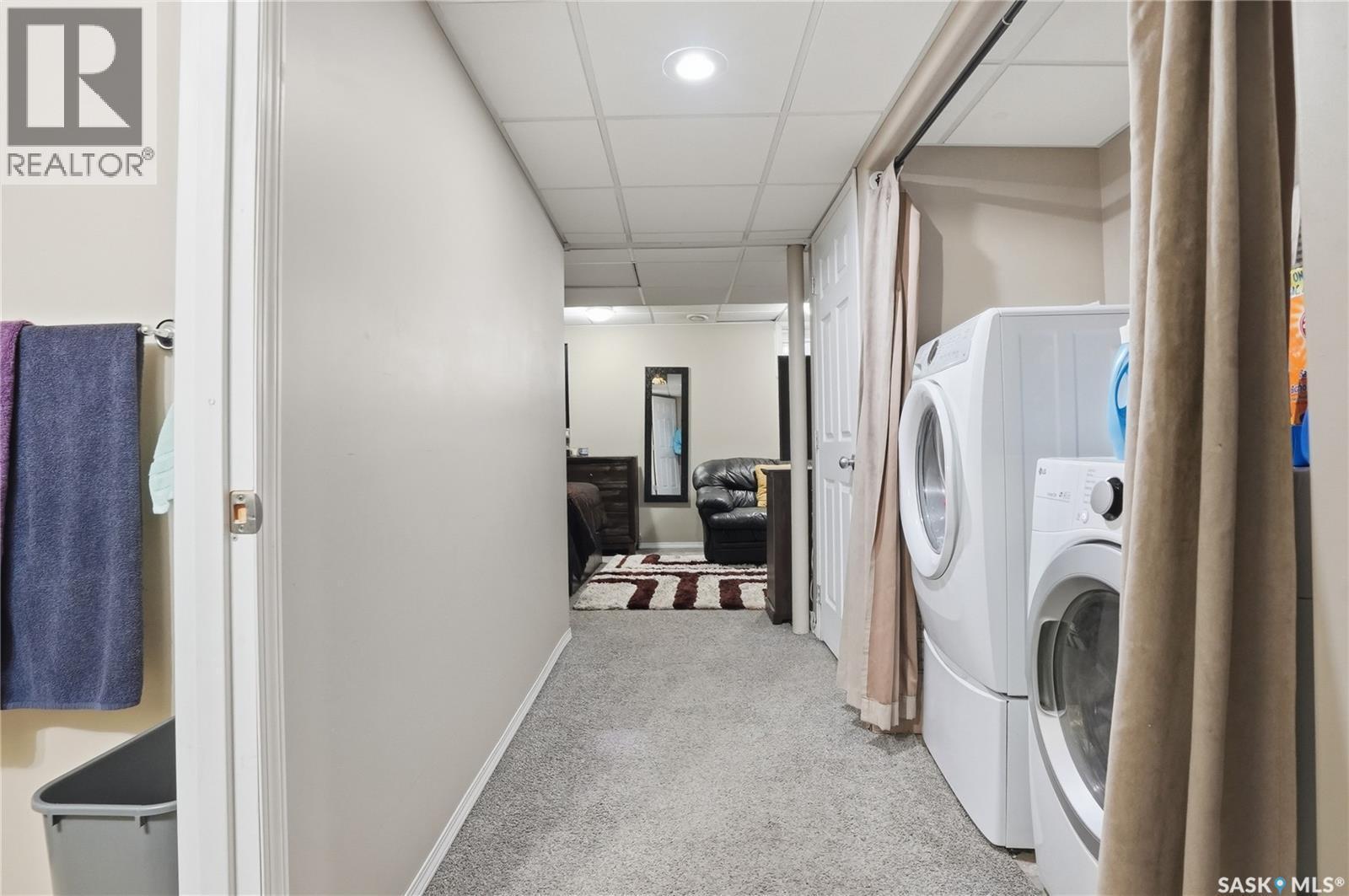 20 515 Centennial Drive, Warman, SK - Indoor Photo Showing Laundry Room