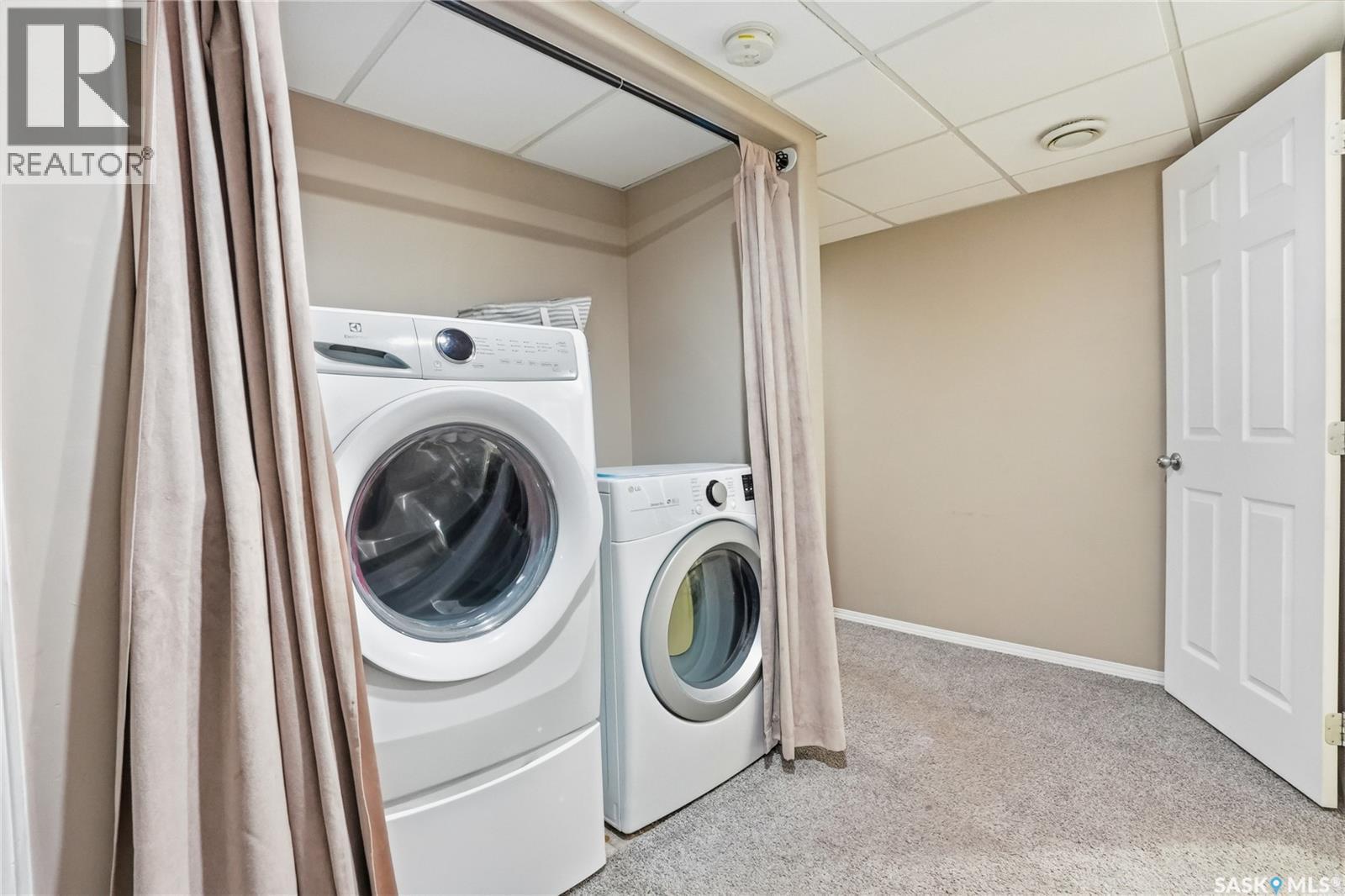 20 515 Centennial Drive, Warman, SK - Indoor Photo Showing Laundry Room