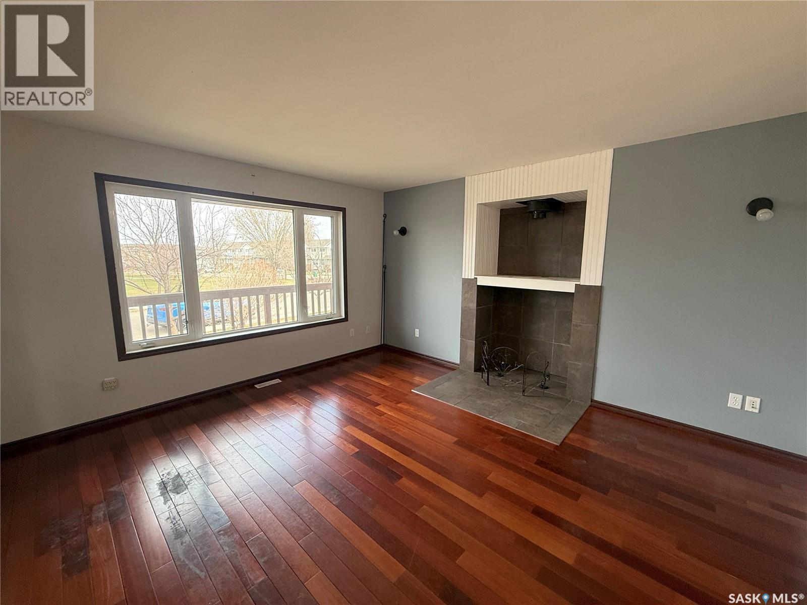 859 Rutherford Way, Saskatoon, SK - Indoor With Fireplace