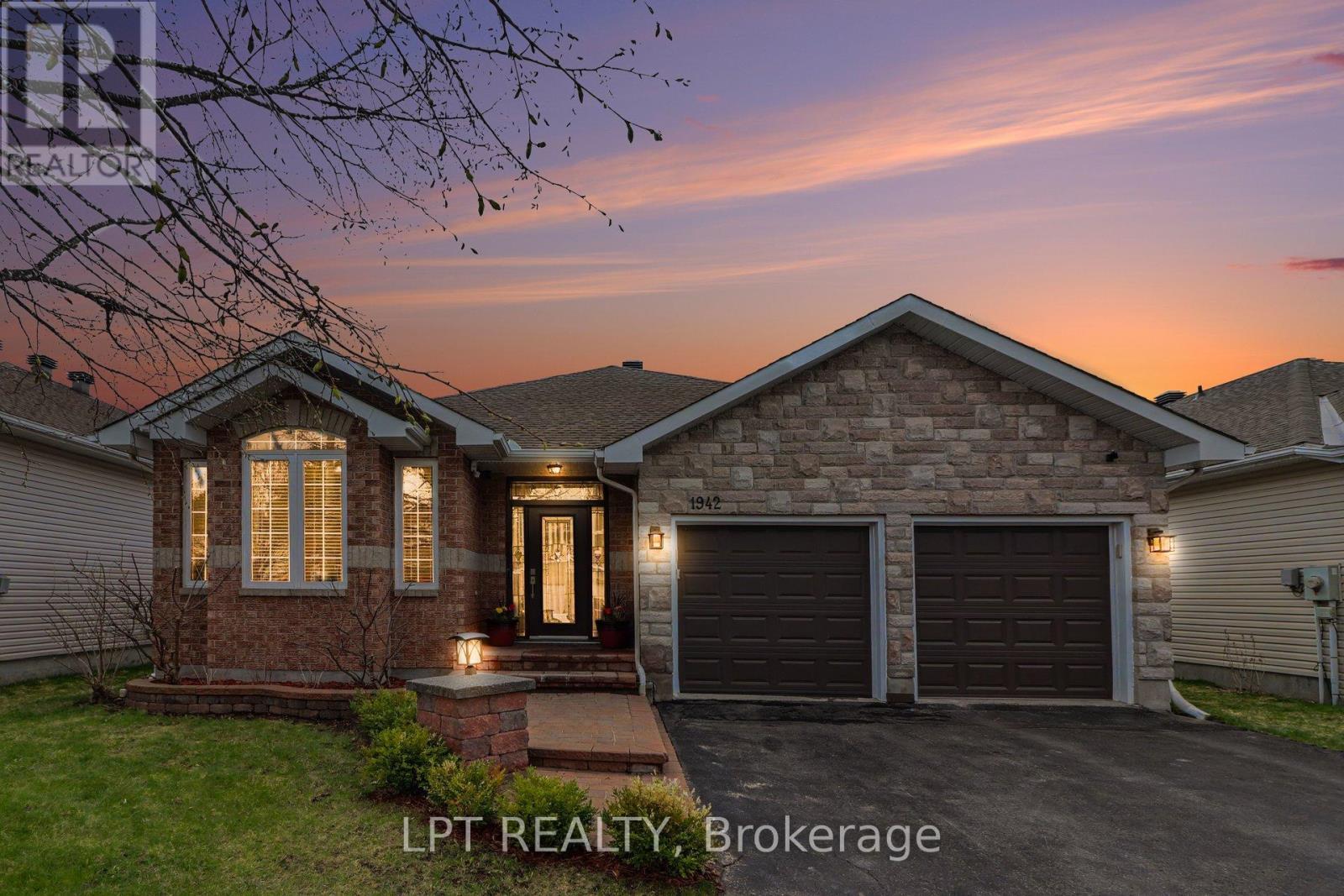 1942 Caprihani Way, Ottawa, ON - Outdoor