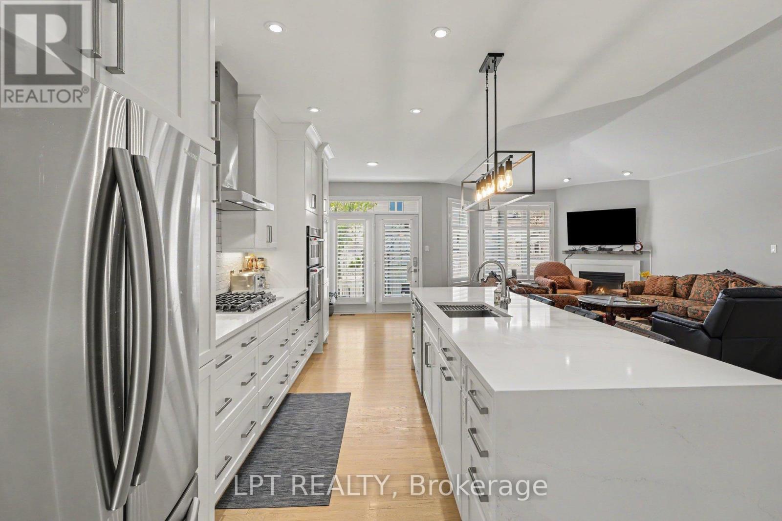 1942 Caprihani Way, Ottawa, ON - Indoor Photo Showing Kitchen With Upgraded Kitchen