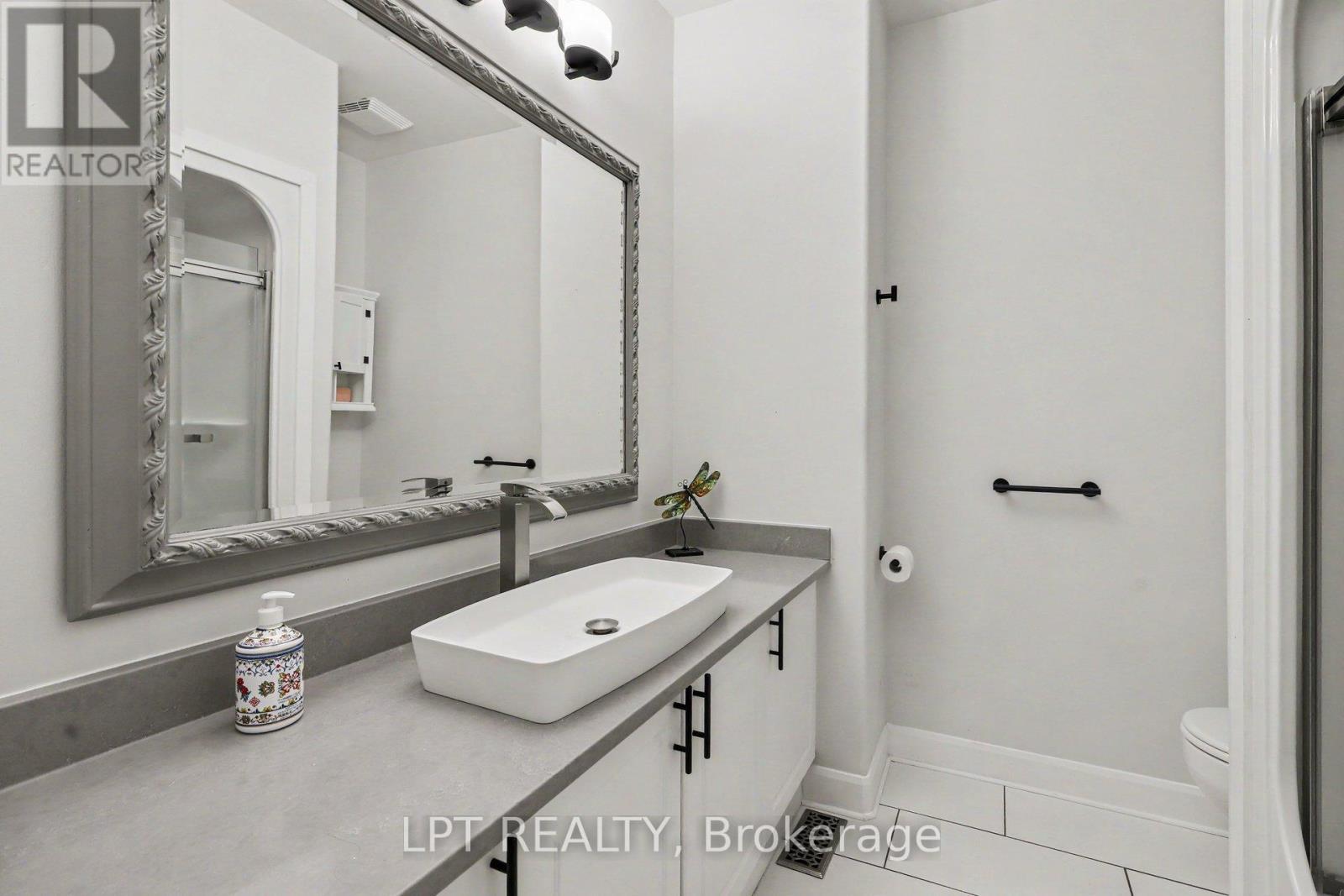 1942 Caprihani Way, Ottawa, ON - Indoor Photo Showing Bathroom