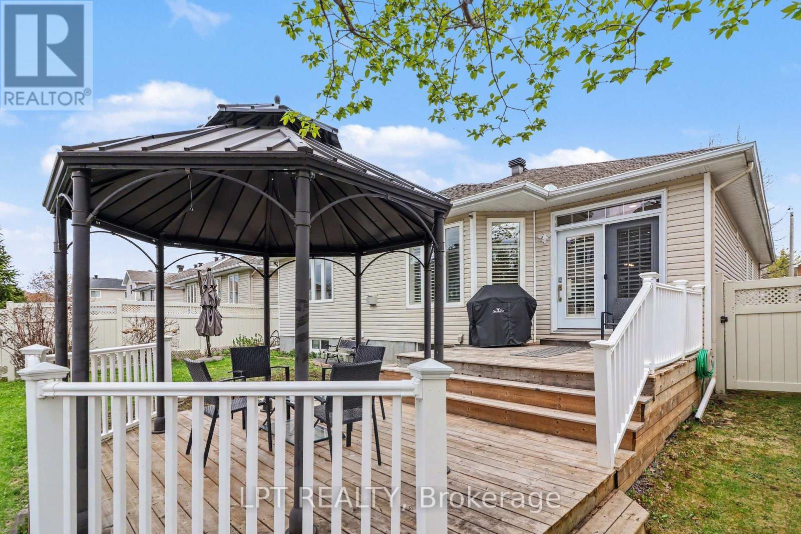 1942 Caprihani Way, Ottawa, ON - Outdoor
