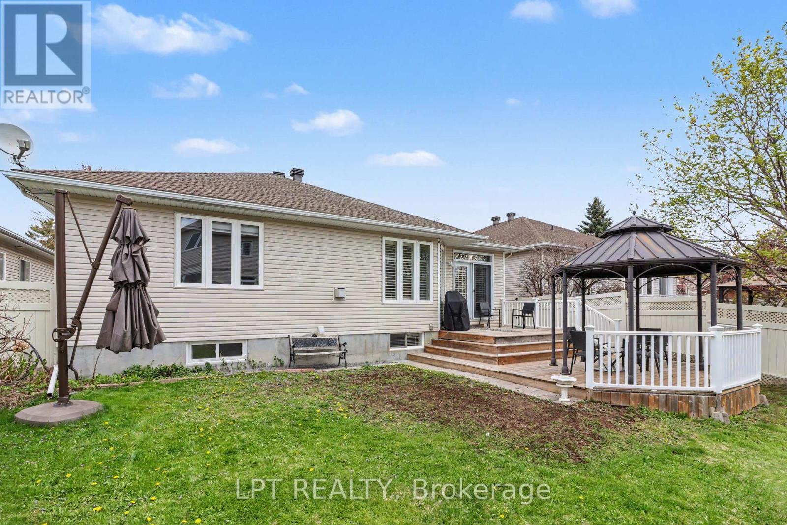 1942 Caprihani Way, Ottawa, ON - Outdoor