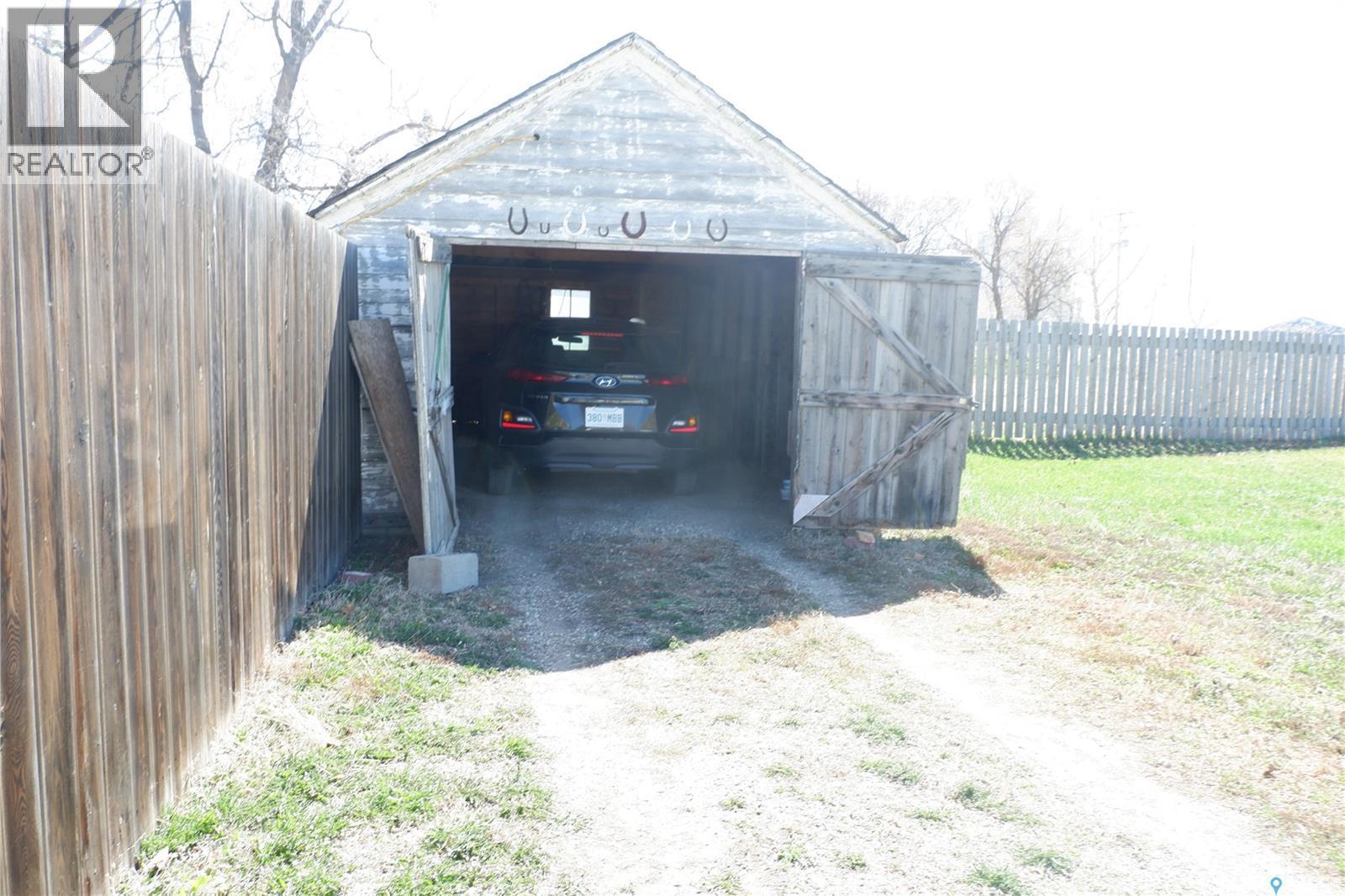 110 Railway Avenue E, Eyebrow, SK - Outdoor