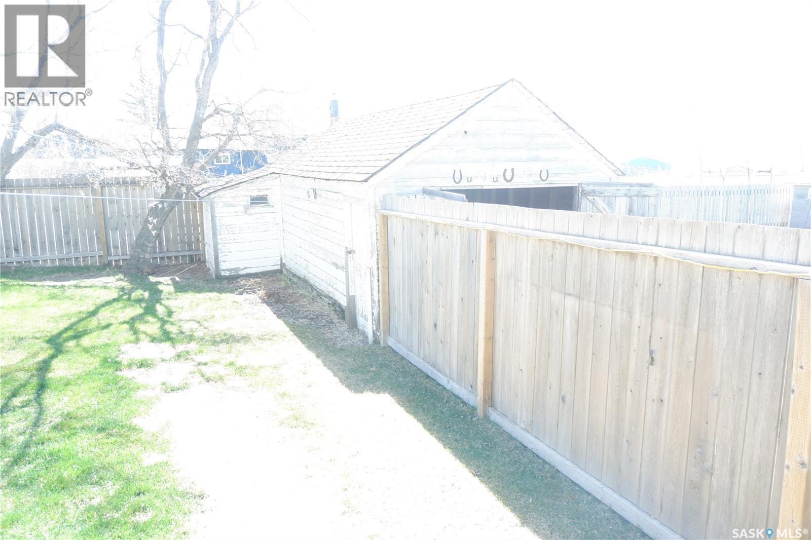 110 Railway Avenue E, Eyebrow, SK - Outdoor