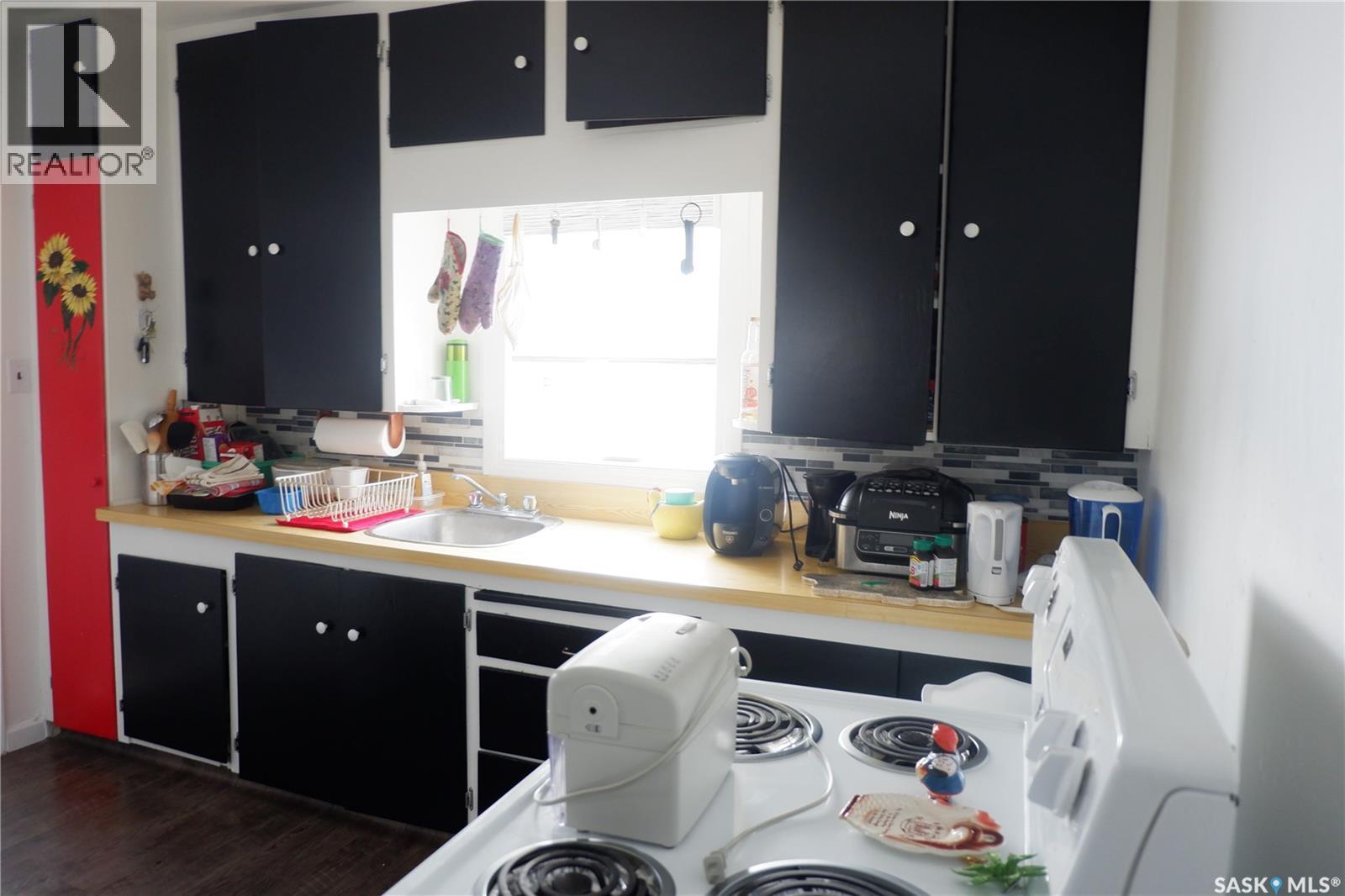 110 Railway Avenue E, Eyebrow, SK - Indoor