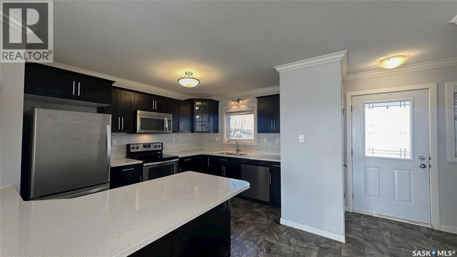 271 250 Akhtar Bend, Saskatoon, SK - Indoor Photo Showing Kitchen