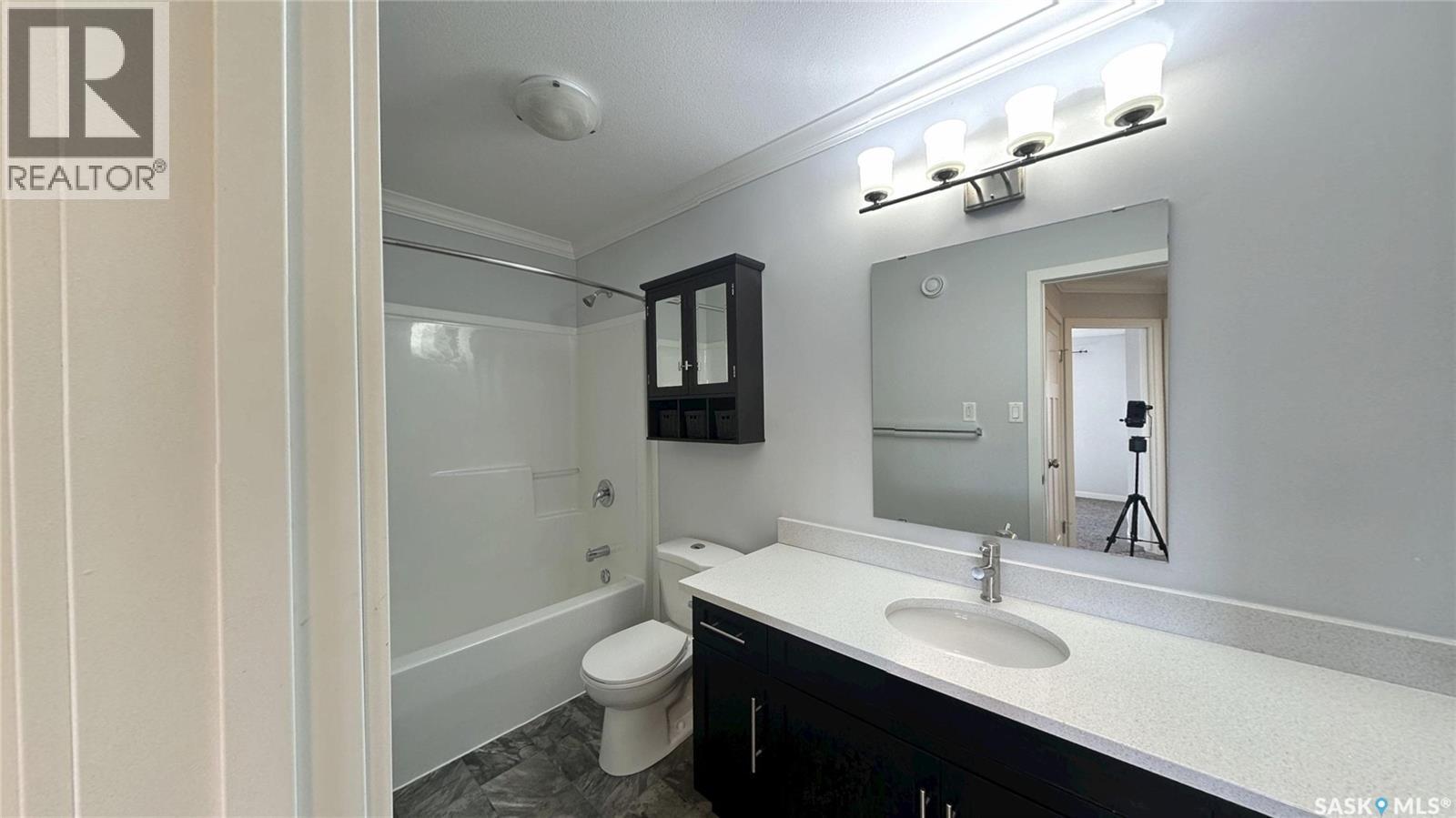 271 250 Akhtar Bend, Saskatoon, SK - Indoor Photo Showing Bathroom