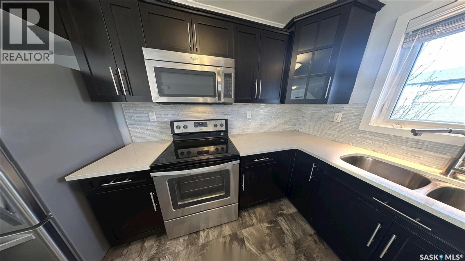 271 250 Akhtar Bend, Saskatoon, SK - Indoor Photo Showing Kitchen