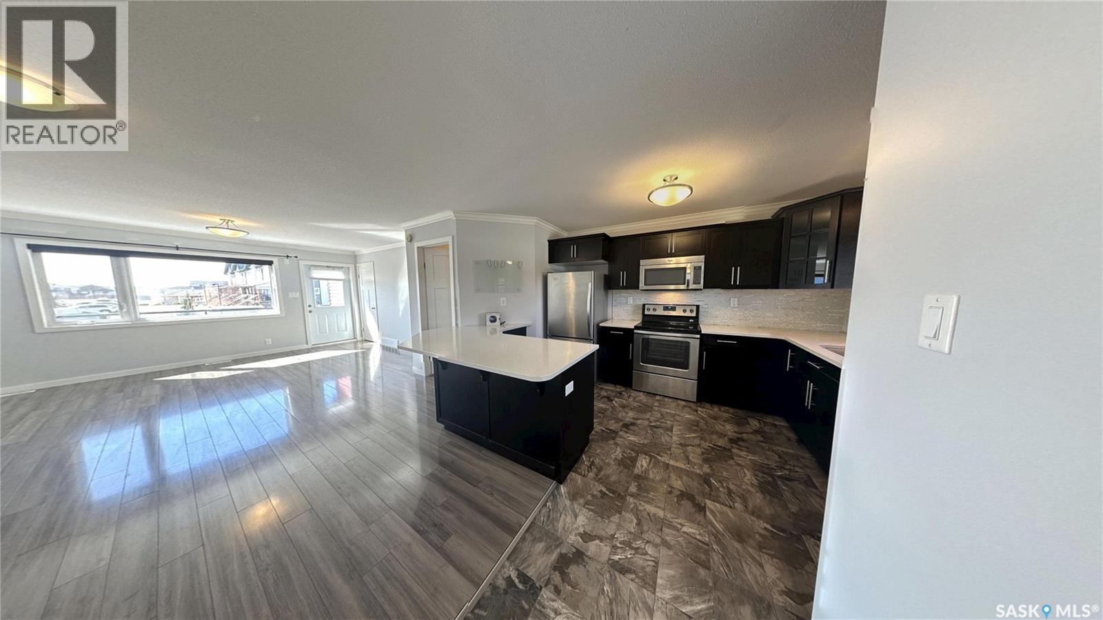 271 250 Akhtar Bend, Saskatoon, SK - Indoor Photo Showing Kitchen