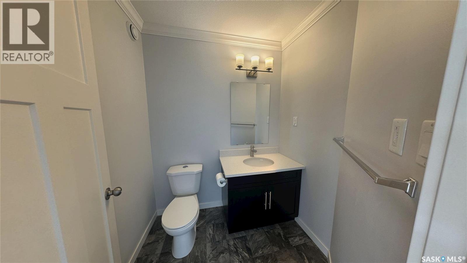 271 250 Akhtar Bend, Saskatoon, SK - Indoor Photo Showing Bathroom