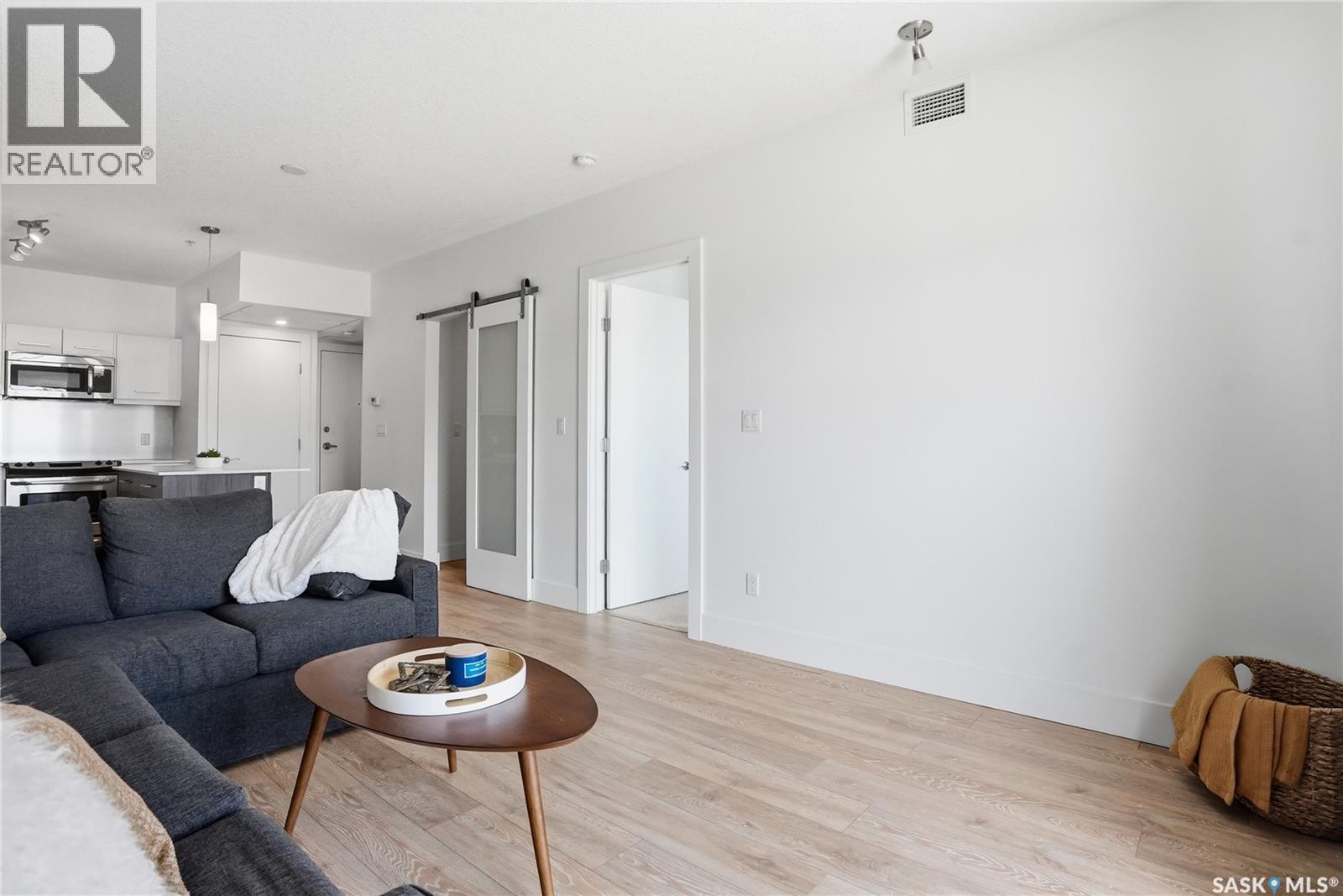 310 409 B Avenue S, Saskatoon, SK - Indoor Photo Showing Living Room