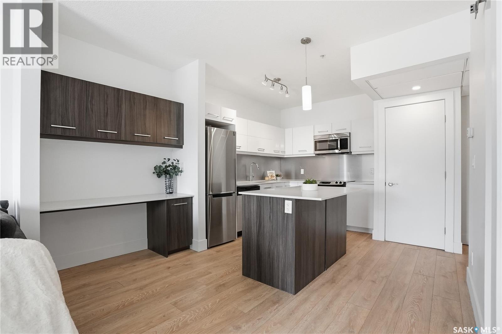 310 409 B Avenue S, Saskatoon, SK - Indoor Photo Showing Kitchen With Upgraded Kitchen