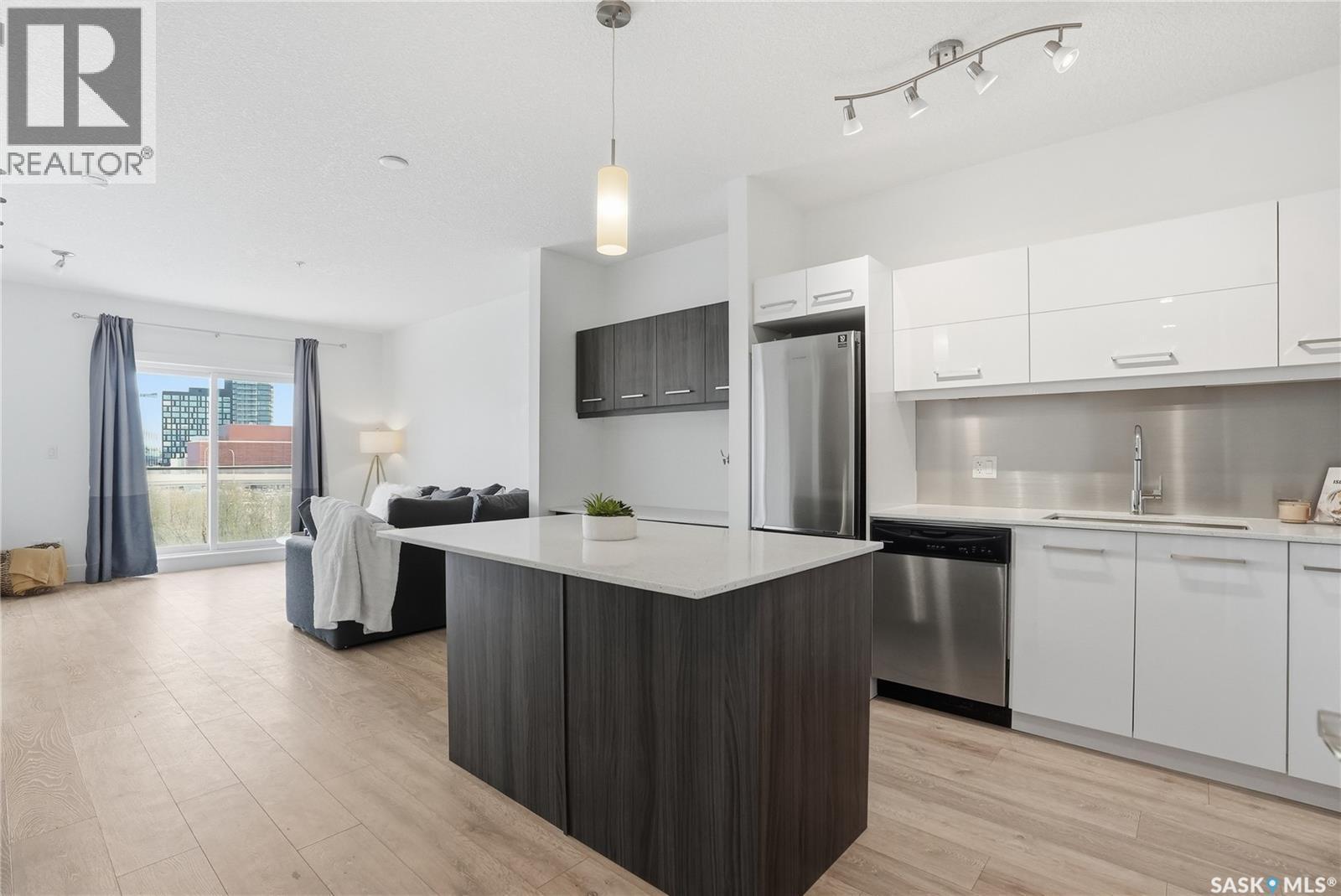 310 409 B Avenue S, Saskatoon, SK - Indoor Photo Showing Kitchen With Upgraded Kitchen
