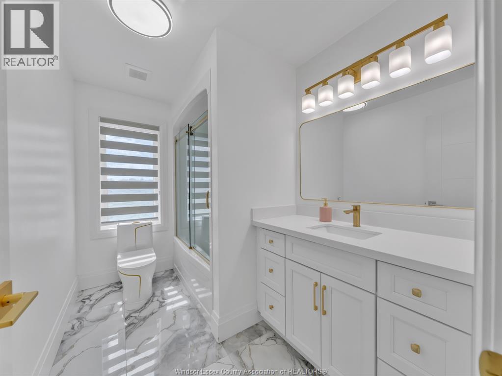 3684 Sutton Avenue, Windsor, ON - Indoor Photo Showing Bathroom