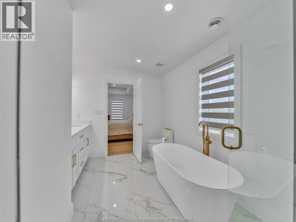 3684 Sutton Avenue, Windsor, ON - Indoor Photo Showing Bathroom