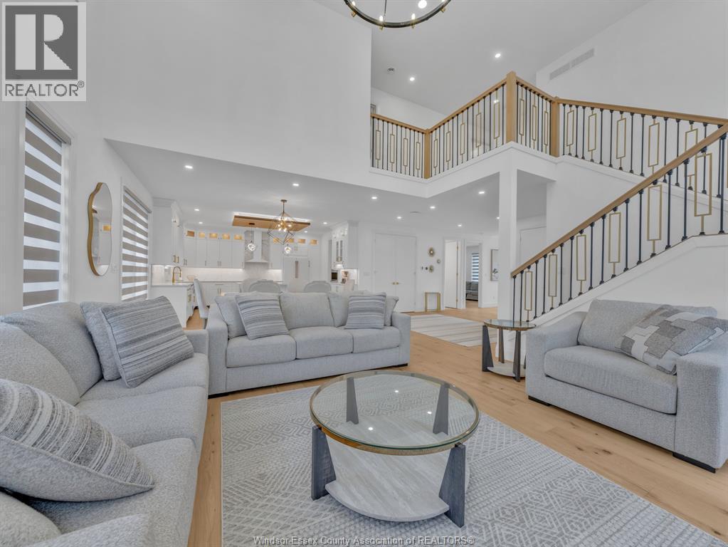 3684 Sutton Avenue, Windsor, ON - Indoor Photo Showing Living Room
