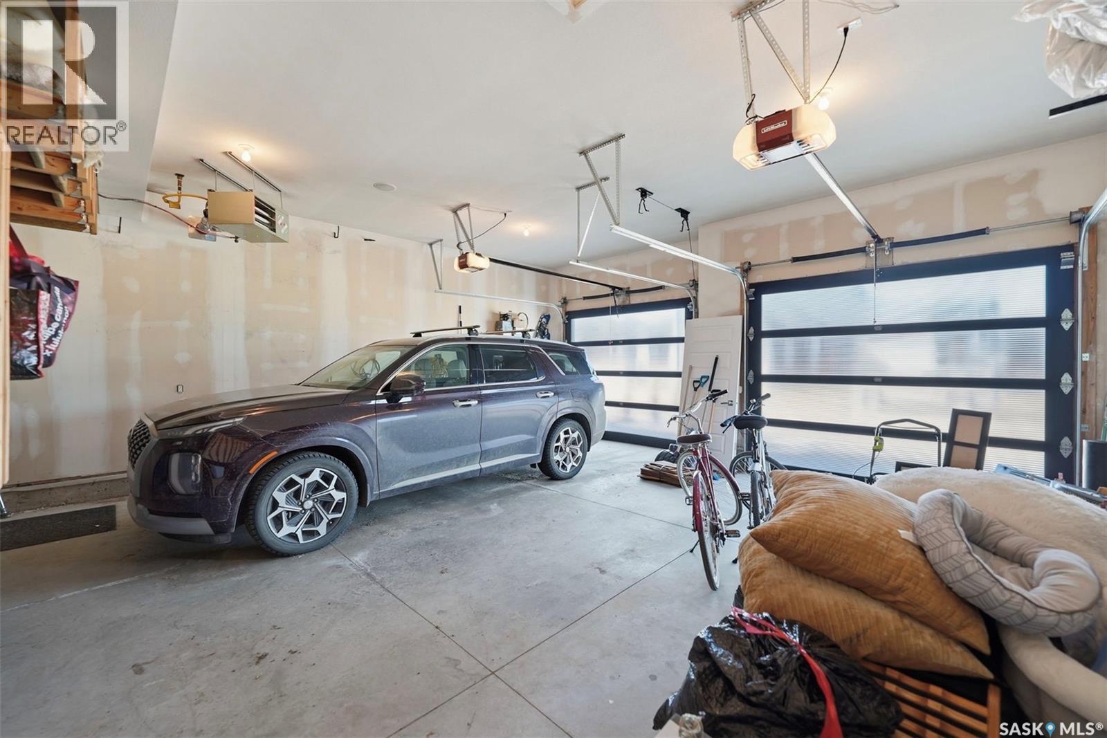 118 Werschner Crescent, Saskatoon, SK - Indoor Photo Showing Garage