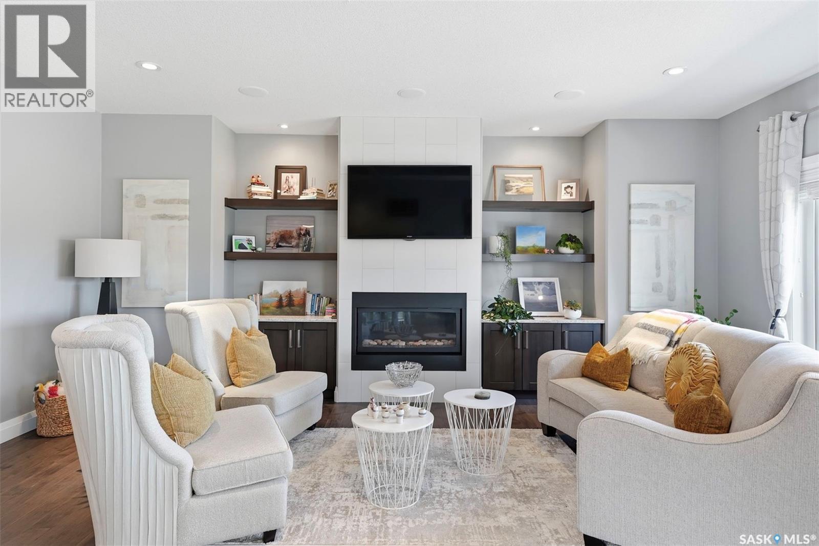 118 Werschner Crescent, Saskatoon, SK - Indoor Photo Showing Living Room With Fireplace