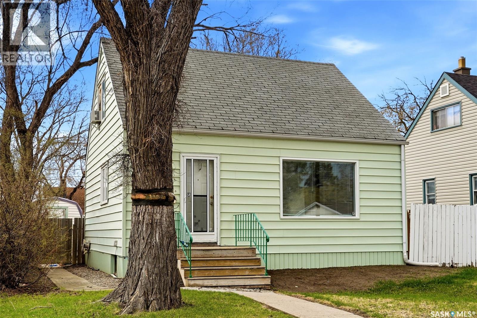 4015 2Nd Avenue, Regina, SK - Outdoor