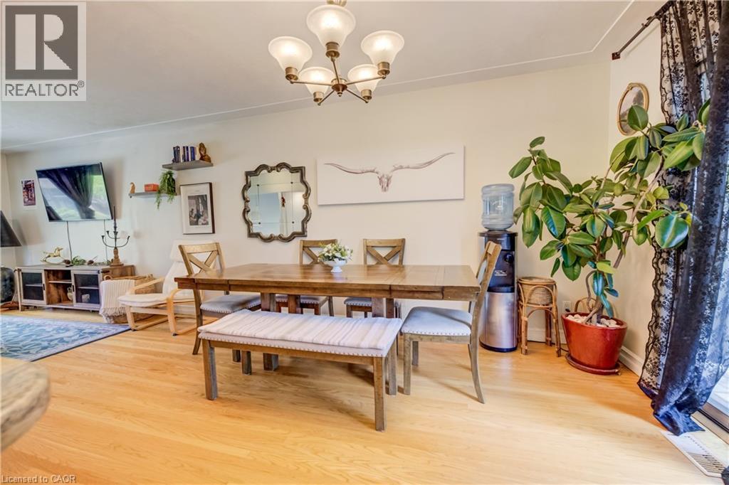 209 Willowdale Avenue, Waterloo, ON - Indoor Photo Showing Dining Room
