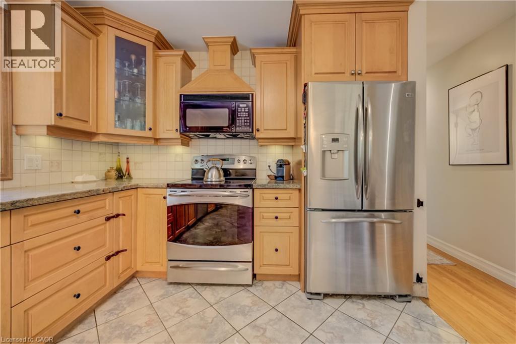 209 Willowdale Avenue, Waterloo, ON - Indoor Photo Showing Kitchen