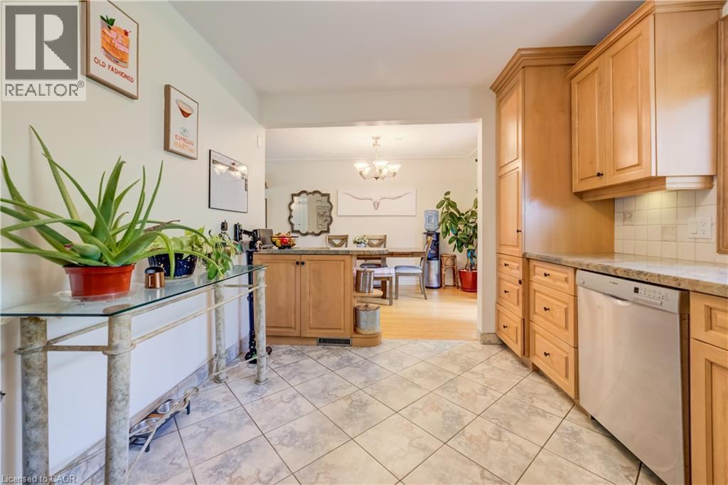 209 Willowdale Avenue, Waterloo, ON - Indoor Photo Showing Kitchen