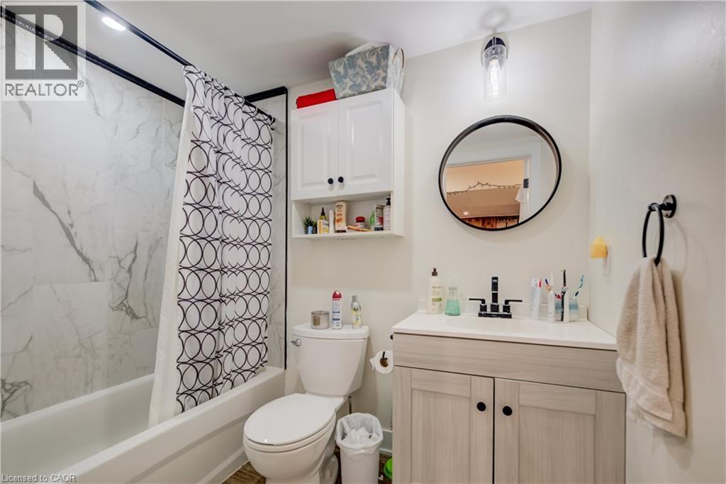 209 Willowdale Avenue, Waterloo, ON - Indoor Photo Showing Bathroom