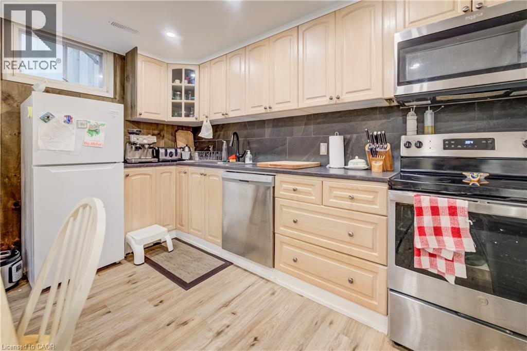 209 Willowdale Avenue, Waterloo, ON - Indoor Photo Showing Kitchen
