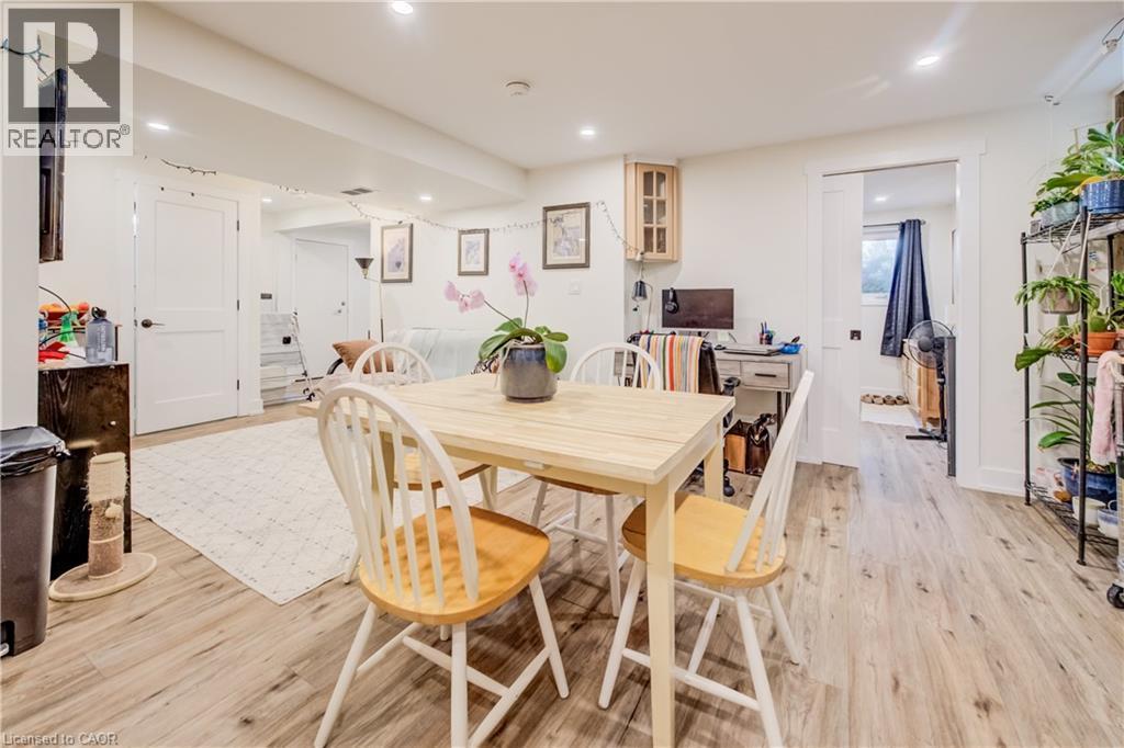 209 Willowdale Avenue, Waterloo, ON - Indoor Photo Showing Dining Room