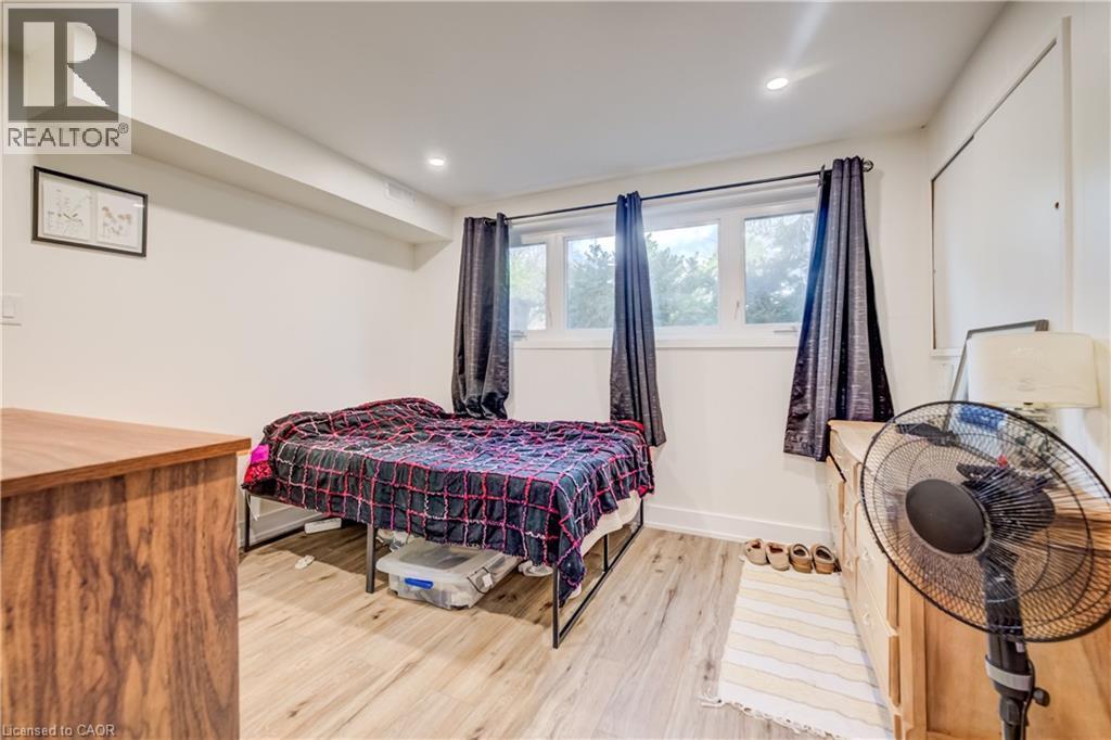 209 Willowdale Avenue, Waterloo, ON - Indoor Photo Showing Bedroom