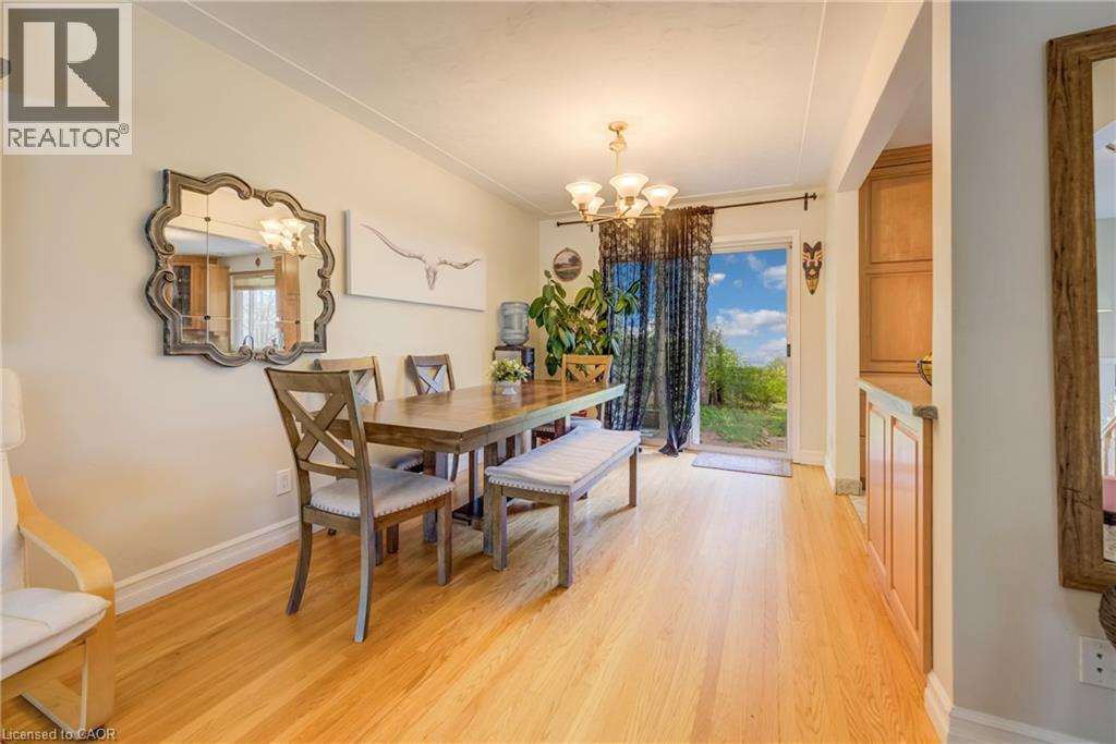 209 Willowdale Avenue, Waterloo, ON - Indoor Photo Showing Dining Room