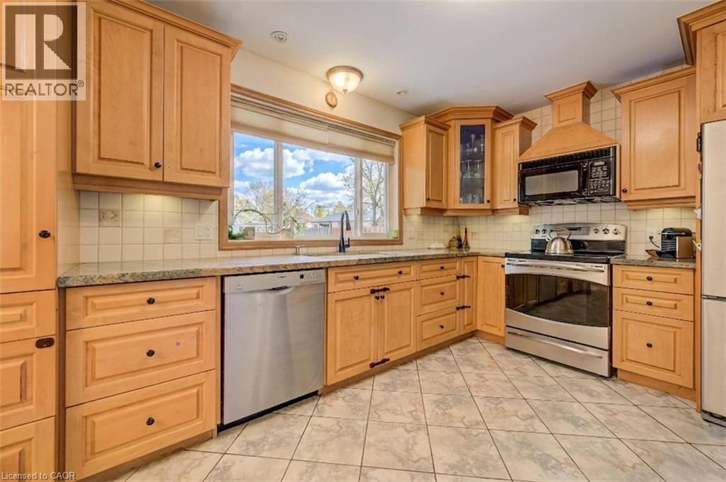 209 Willowdale Avenue, Waterloo, ON - Indoor Photo Showing Kitchen