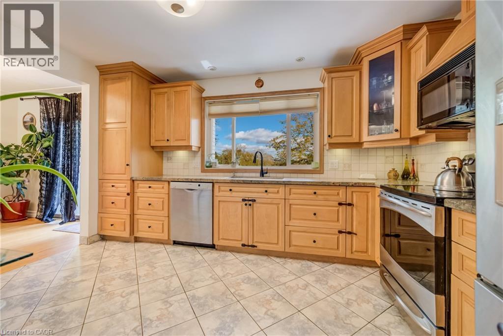 209 Willowdale Avenue, Waterloo, ON - Indoor Photo Showing Kitchen