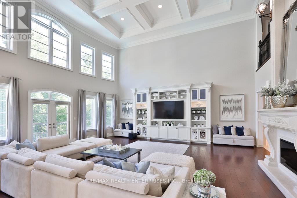 1459 Stavebank Road, Mississauga, ON - Indoor Photo Showing Living Room With Fireplace