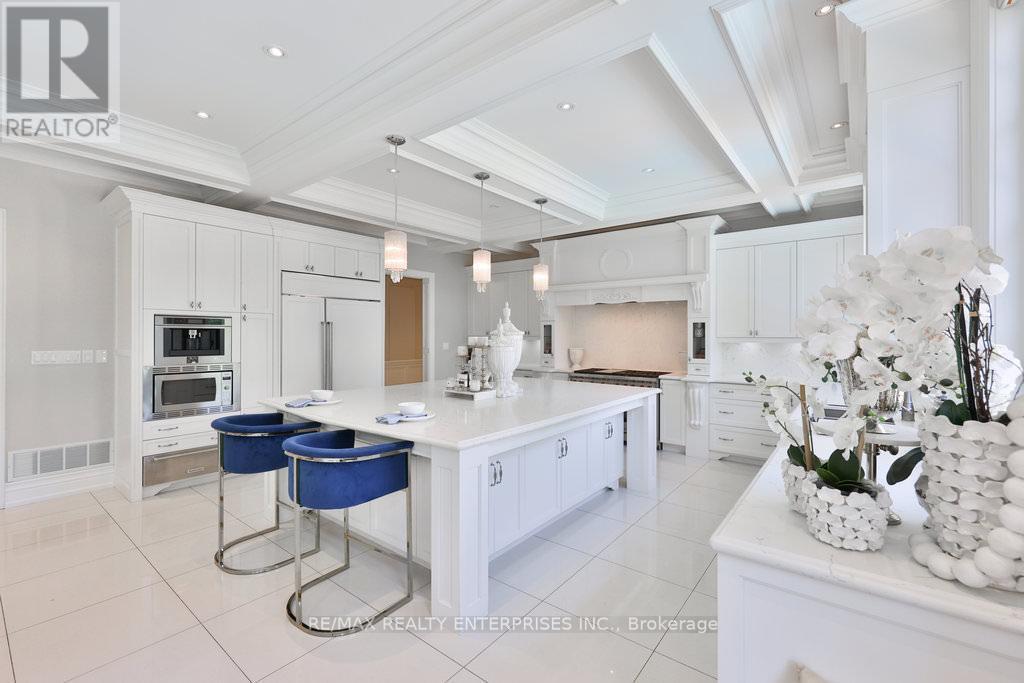 1459 Stavebank Road, Mississauga, ON - Indoor Photo Showing Kitchen With Upgraded Kitchen