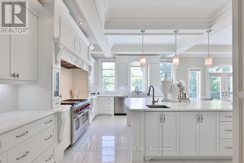 1459 Stavebank Road, Mississauga, ON - Indoor Photo Showing Kitchen With Upgraded Kitchen