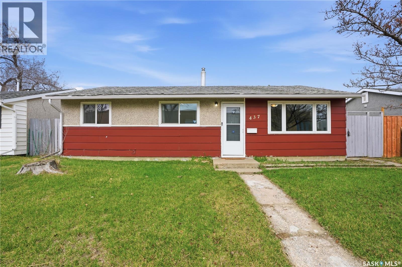 437 W Avenue N, Saskatoon, SK - Outdoor
