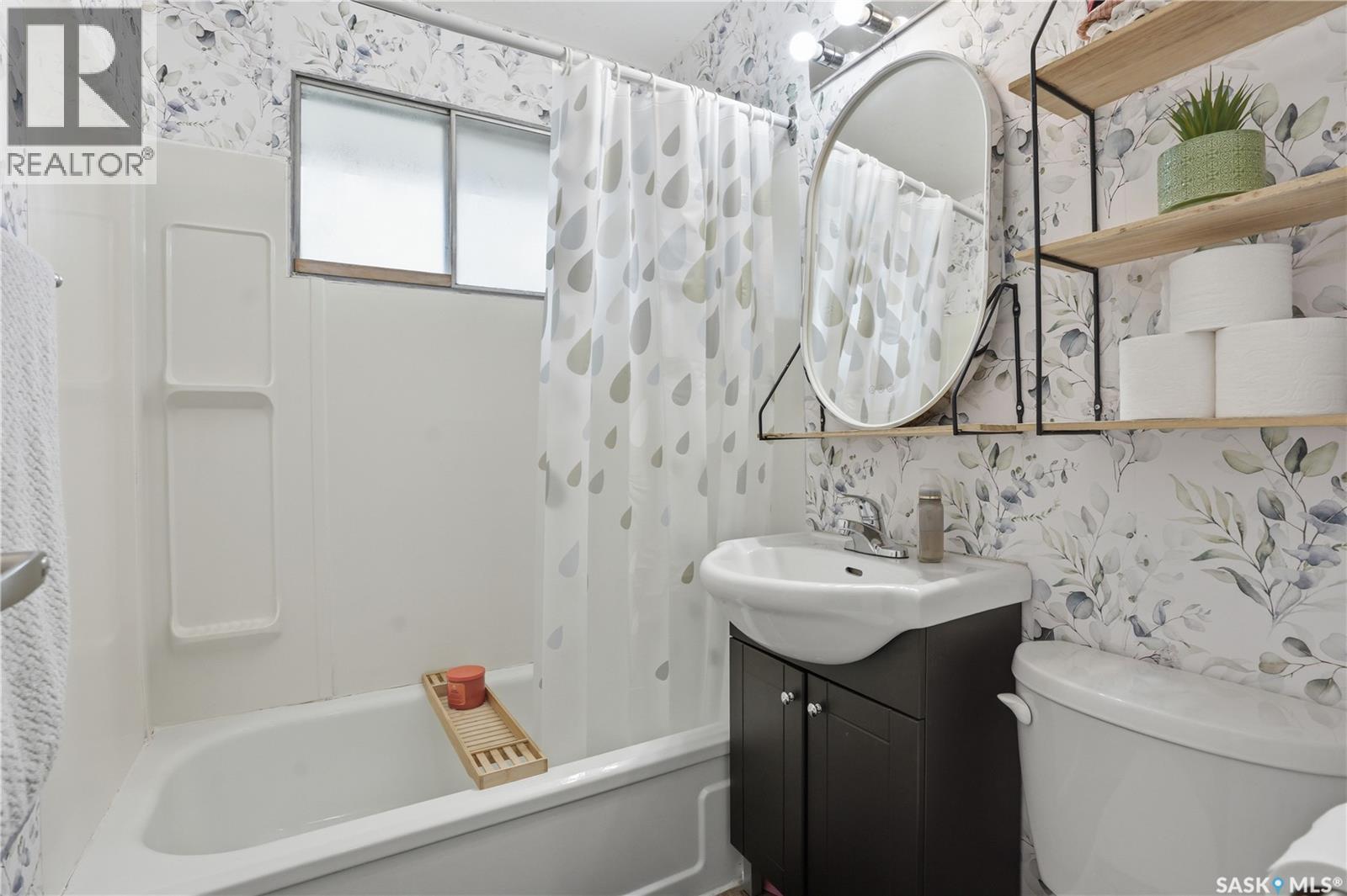 437 W Avenue N, Saskatoon, SK - Indoor Photo Showing Bathroom