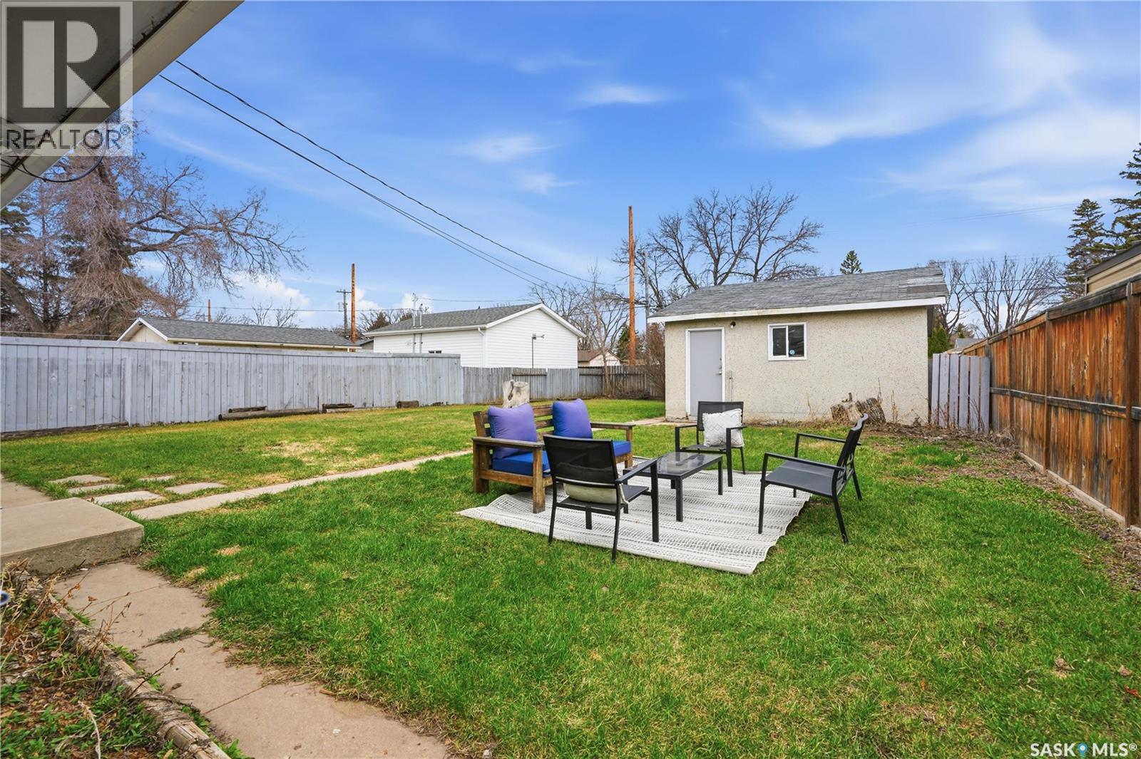 437 W Avenue N, Saskatoon, SK - Outdoor With Backyard