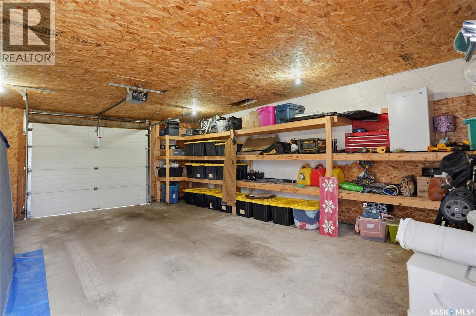 437 W Avenue N, Saskatoon, SK - Indoor Photo Showing Garage