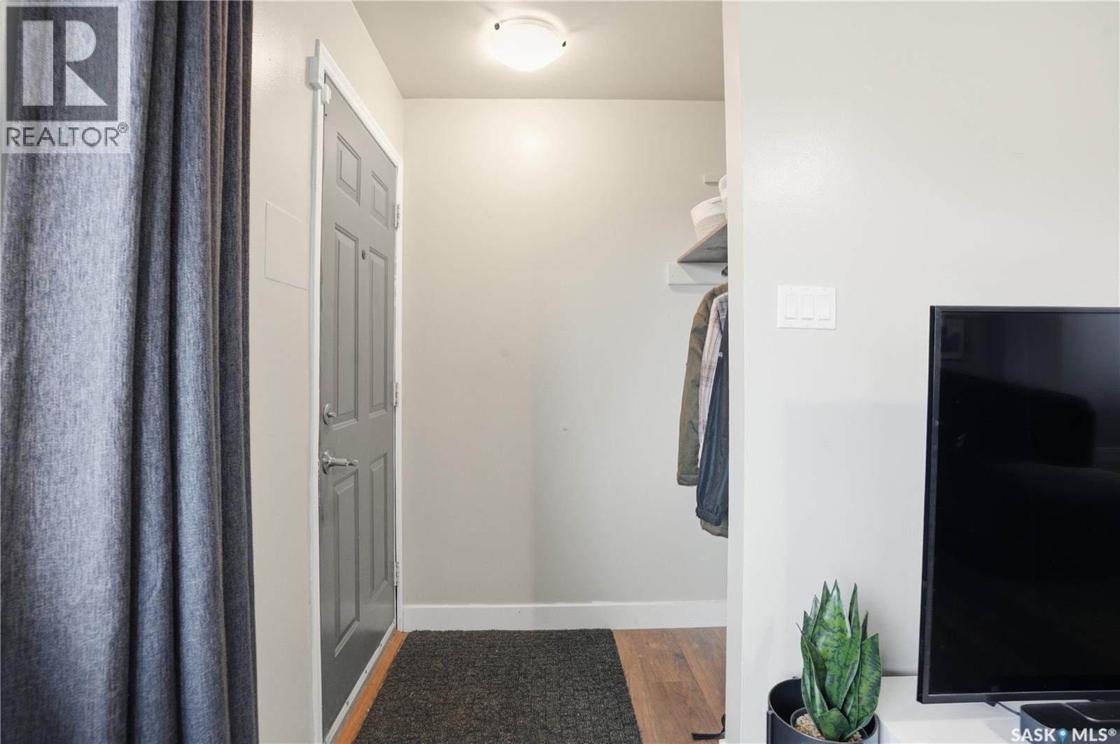 437 W Avenue N, Saskatoon, SK - Indoor