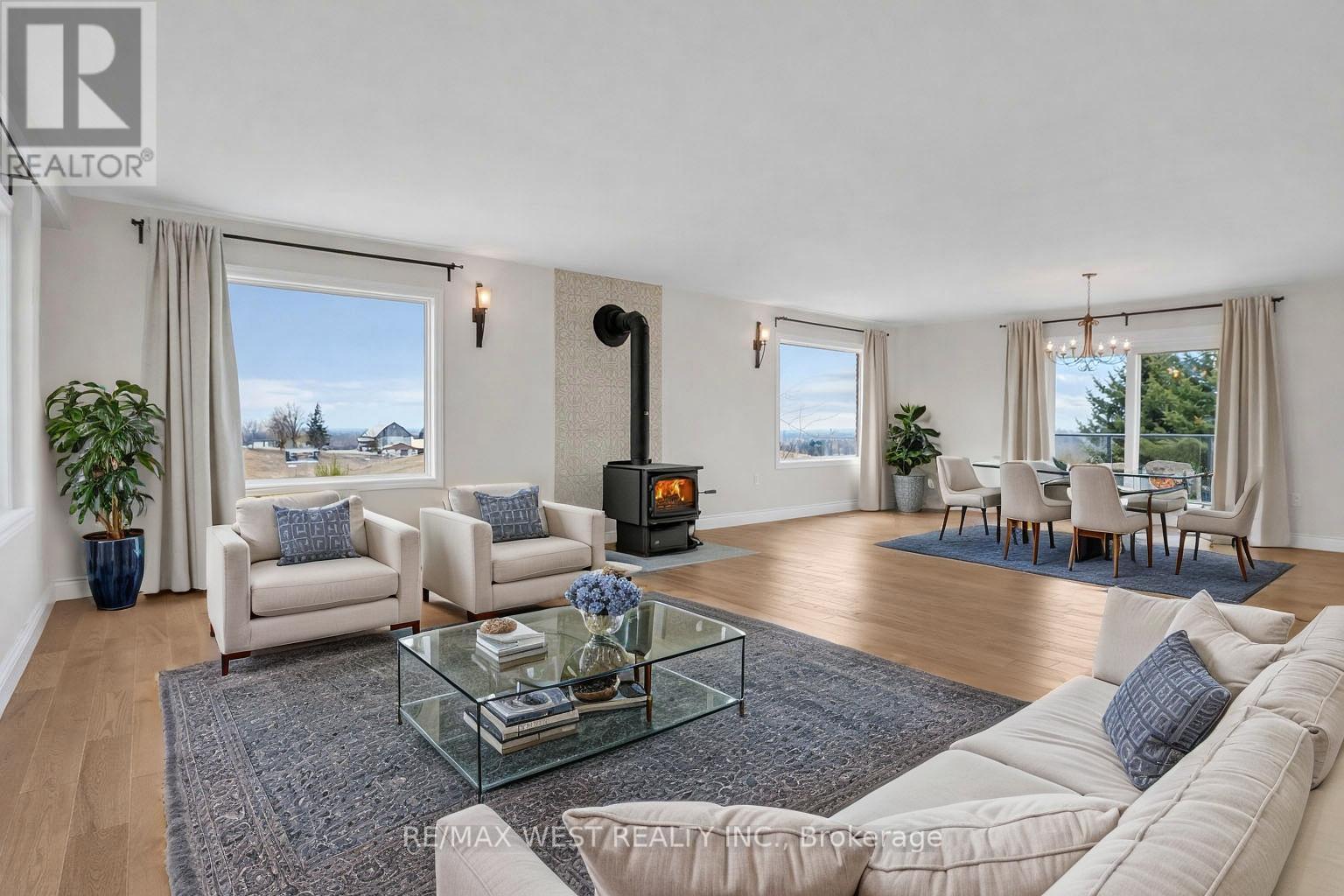 2219 County Road 42, Clearview, ON - Indoor Photo Showing Living Room